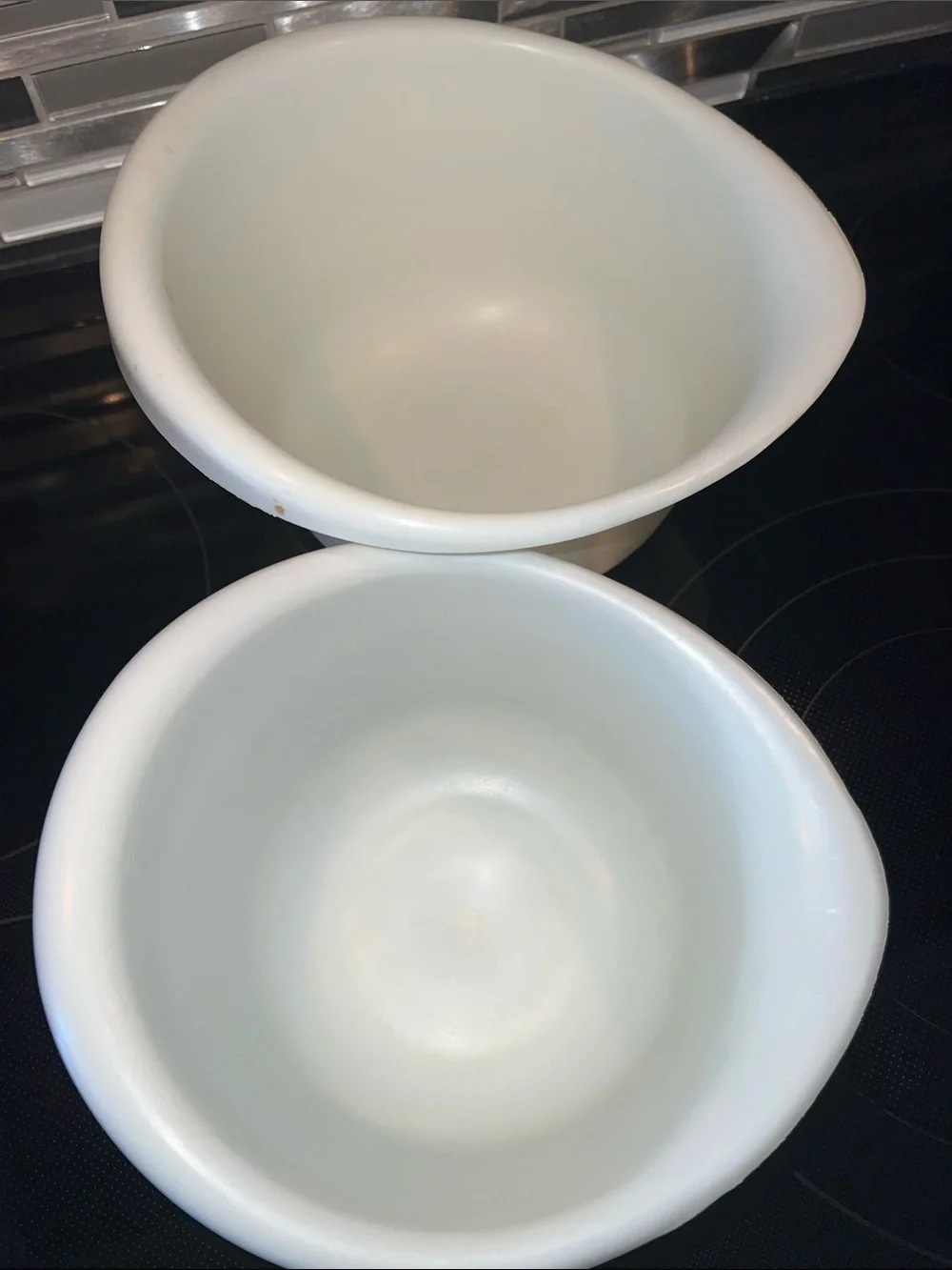 White Plastic Mixing Bowls Set